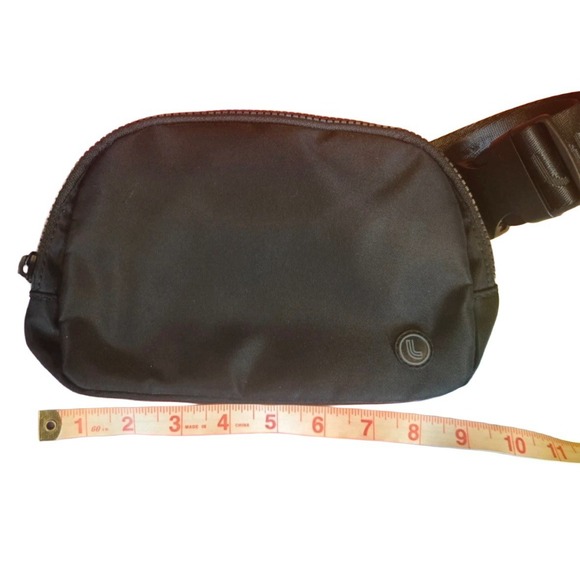 LOLE Unisex Fanny Pack Belt Bag Adjustable Crossbody Waist Bag Black - Picture 3 of 6